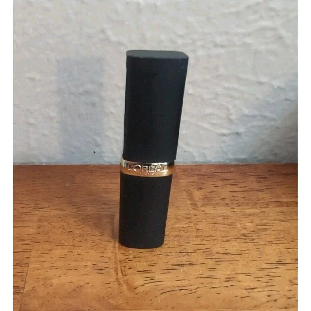 Loreal ~ Colour Riche Lipstick 403 Matte-Traction Red BRAND NEW Hard To Find